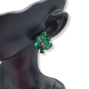 WEST GERMANY 1940S BRASS & EMERALD GREEN AUSTRIAN CRYSTAL SCREW BACK EARRINGS